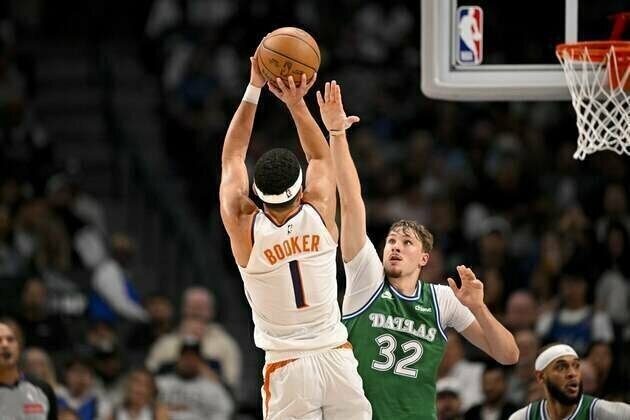 Devin Booker, Suns handle Mavs for 4th straight win