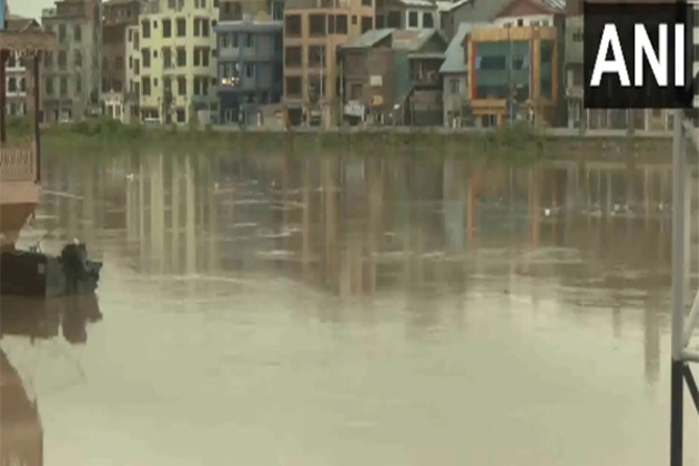 JK: Omar Abdullah announces safe evacuation of people affected by Jhelum breach