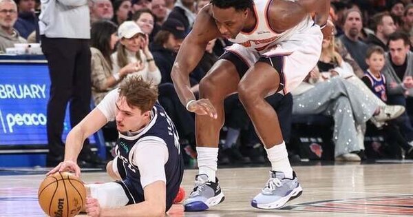 Mavericks use big second quarter to trounce reeling Knicks