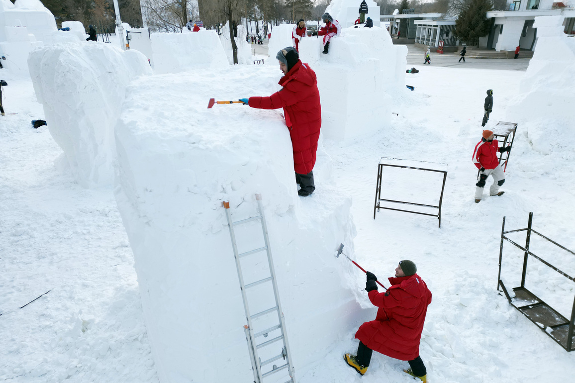 CHINA-HEILONGJIANG-HARBIN-SNOW SCULPTURE COMPETITION-OPENING (CN)