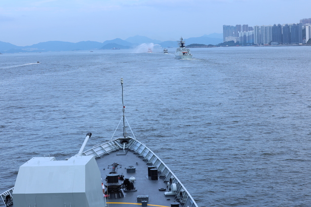 PhotoFlash | Naval fleet led by aircraft carrier Shandong arrives in Hong Kong