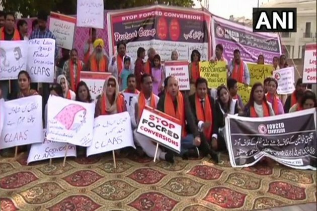 Pakistan govt pressurising Hindus to convert for jobs