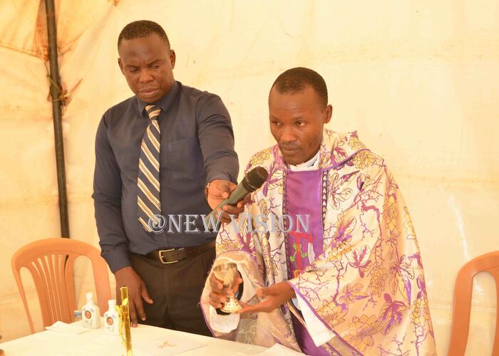  r oseph aseeta performs the consecration rites during ision roups endofyear mass