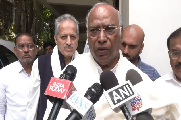 "Hope govt gives good governance in next year": Mallikarjun Kharge takes jibe at Centre, says "BJP's plunder loomed in 2025"