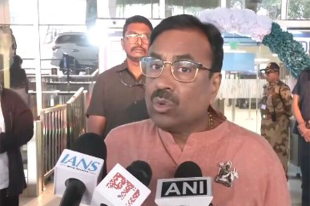 "We're trying to strengthen our currency": BJP MLA Sudhir Mungantiwar as Rupee hovers near 92-mark against USD