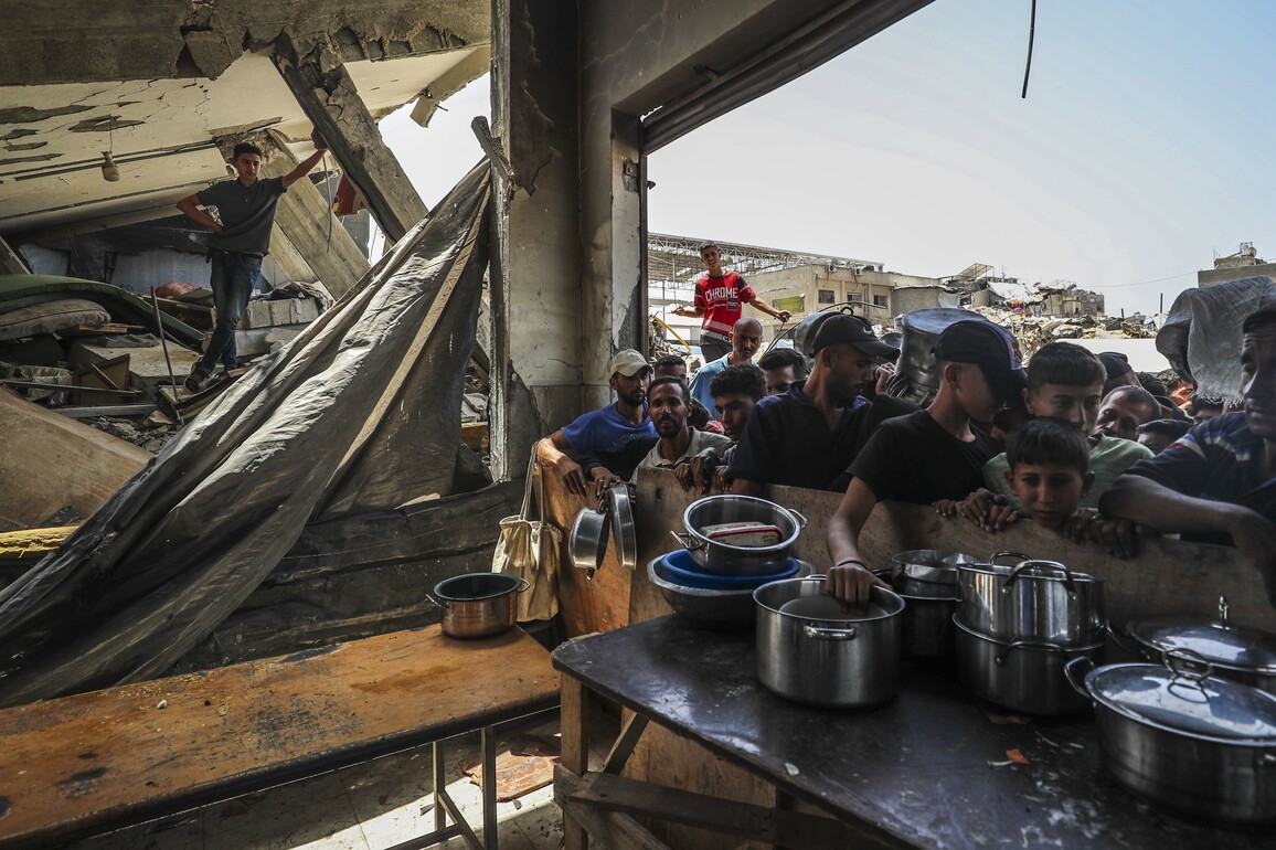 MIDEAST-GAZA-FOOD-DISTRIBUTION