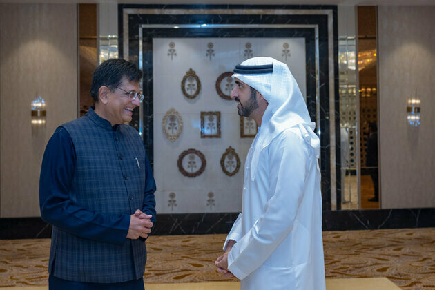 Hamdan bin Mohammed meets with India's Minister of Commerce and Industry