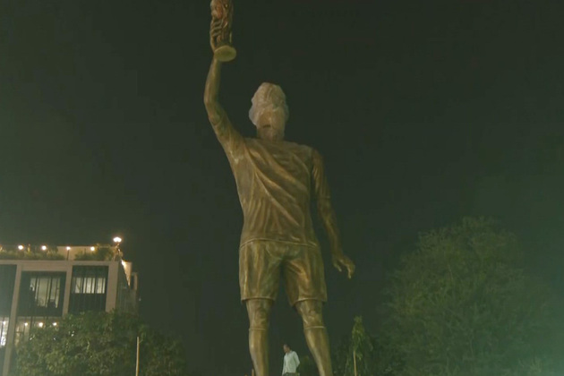 Kolkata: 70-foot iron statue of Messi unveiled, West Bengal Minister touts it as world's largest