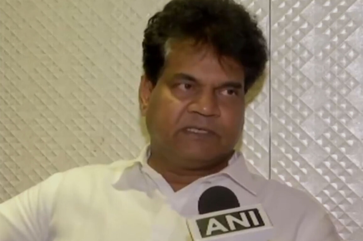 Ask him what is Strait of Hormuz: DMK MP Veeraswamy hits out at Vijay over LPG shortage claims