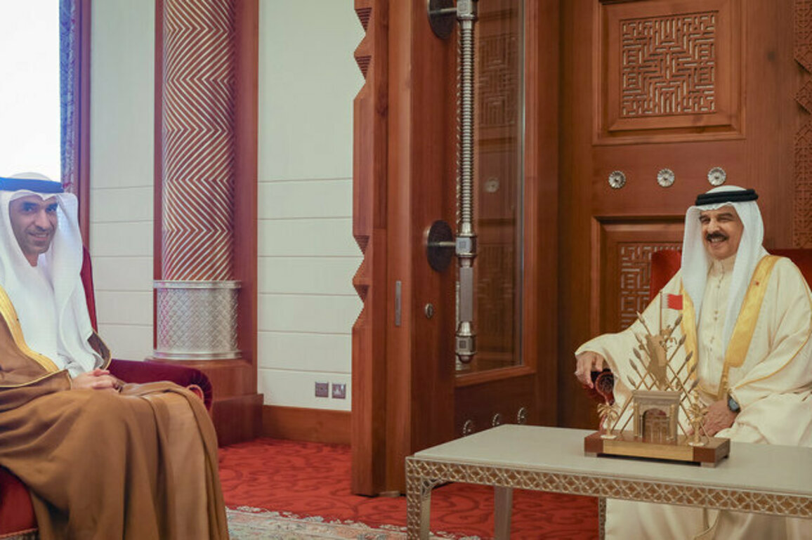 King of Bahrain receives Thani Al Zeyoudi in Manama