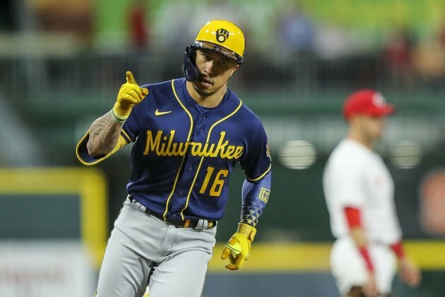 Brewers turn to Kolten Wong for encore vs. Reds