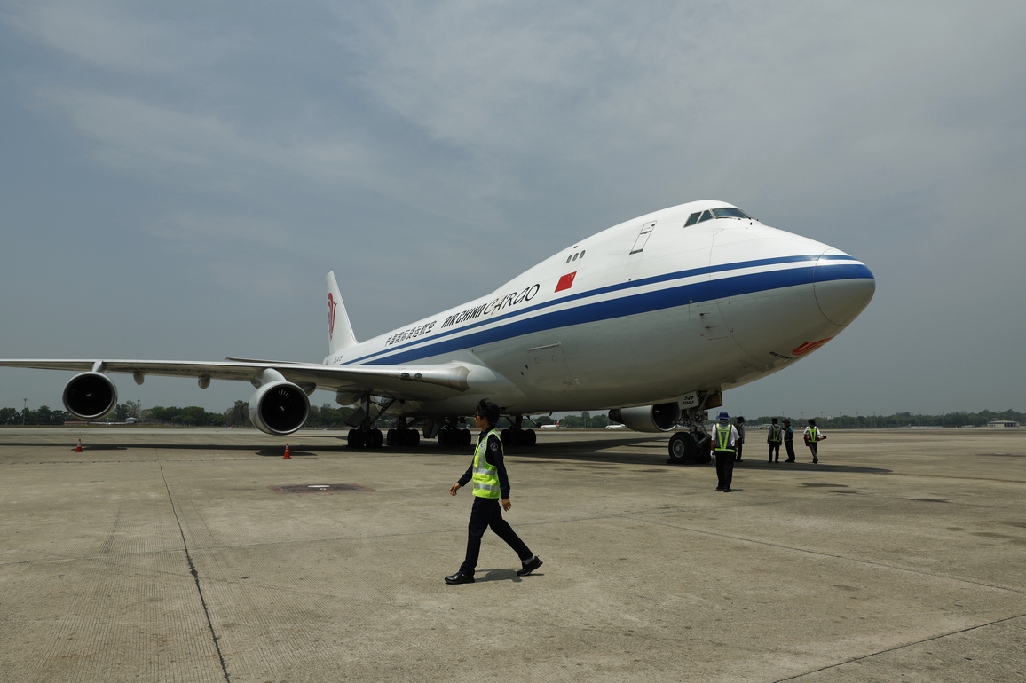PhotoFlash | China's first batch of disaster-relief material arrives in Myanmar