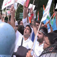 NSUI workers protest from headquarters to Jantar Mantar, demand action on Rahul Gandhi's "Vote Chori" claim