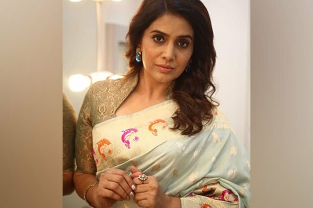 "Learned a lot from this incident": Sonali Kulkarni apologizes for her "women are lazy" remark
