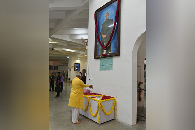 Gujrat CM Bhupendra Patel pays floral tribute to Syama Prasad Mookerjee on his birth anniversary