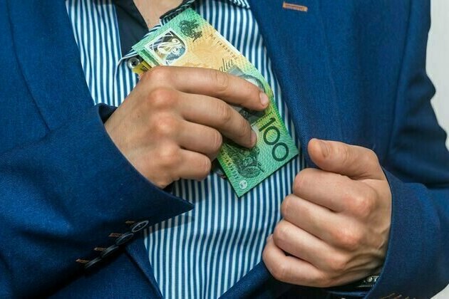 Australian CEOs are still getting their bonuses. Performance doesn't seem to matter so much