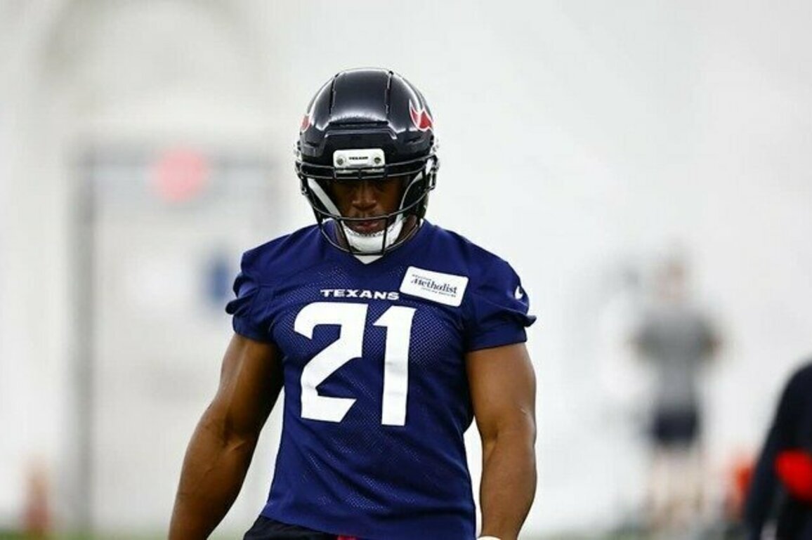 Key Storylines from Day 2 of minicamp | 1-Minute Recap