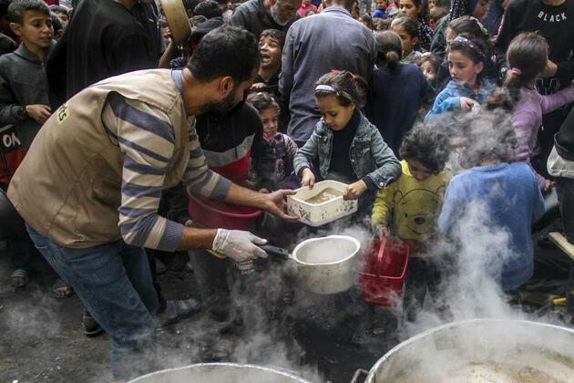 Amid rubble, Gaza's displaced cook hope through shared meals