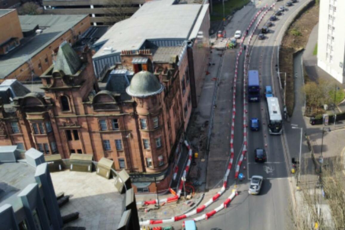 'Emergency' warning as sinkhole appears in major Glasgow road