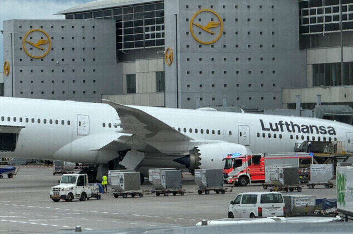 LA-bound Boeing 787 collapses before take-off 
