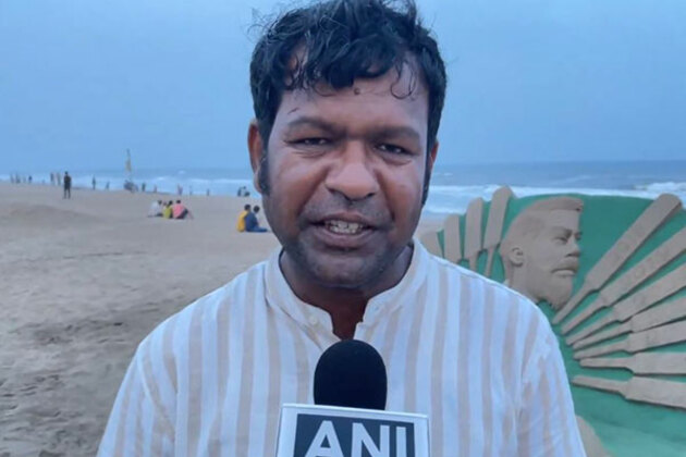 Padma Shri Awardee Sudarsan Pattnaik dedicates sand art to Virat Kohli