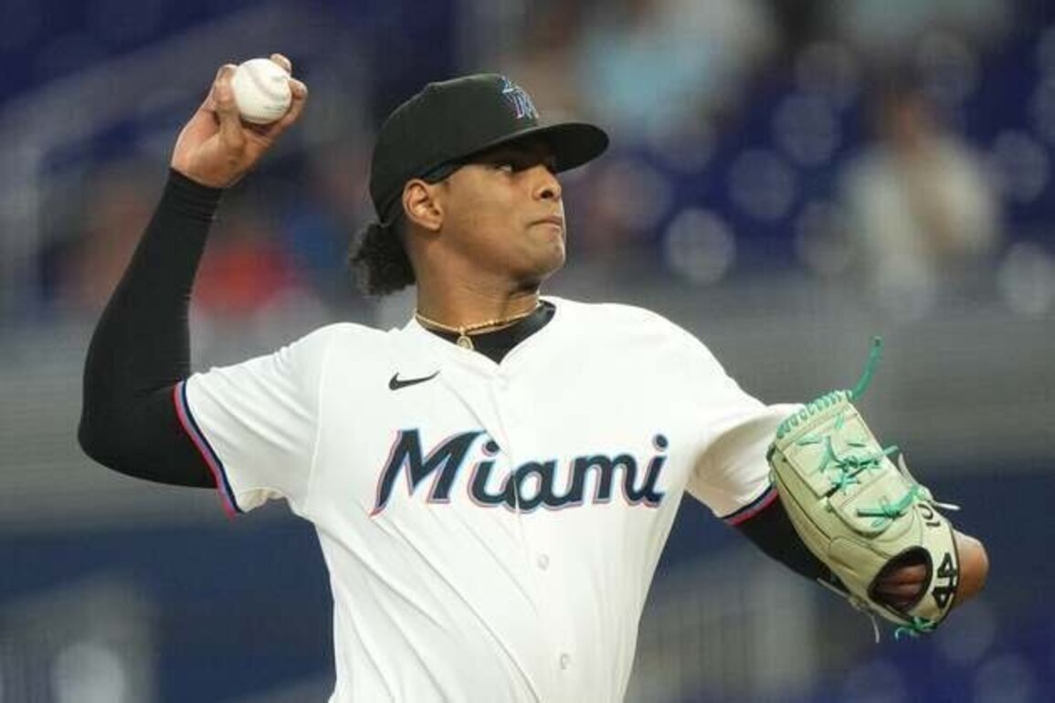 Report: Cubs to acquire Marlins RHP Edward Cabrera