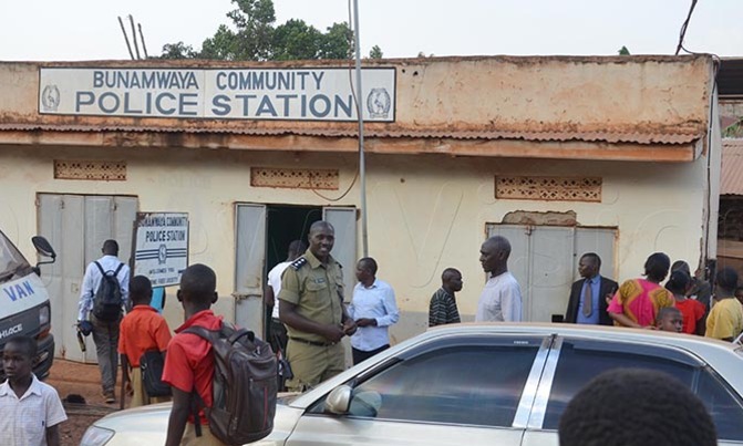 Police officer kills colleague, self Police officer kills colleague, self