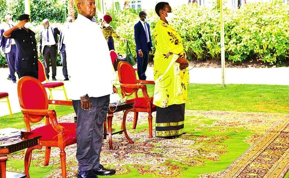 Pulezidenti Museveni ne Mukyala we Janet ku mukolo e Ntebe. Pulezidenti Museveni ne Mukyala we Janet ku mukolo e Ntebe.