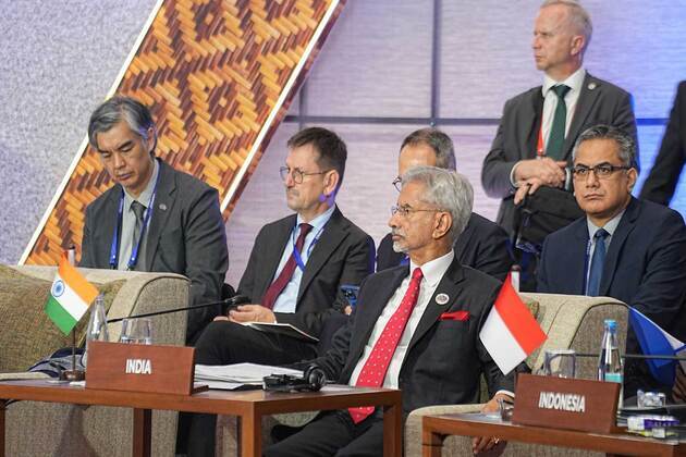There must be zero tolerance for terrorism; terror acts will have consequences: EAM reiterates India's stance at 33rd ARF meet