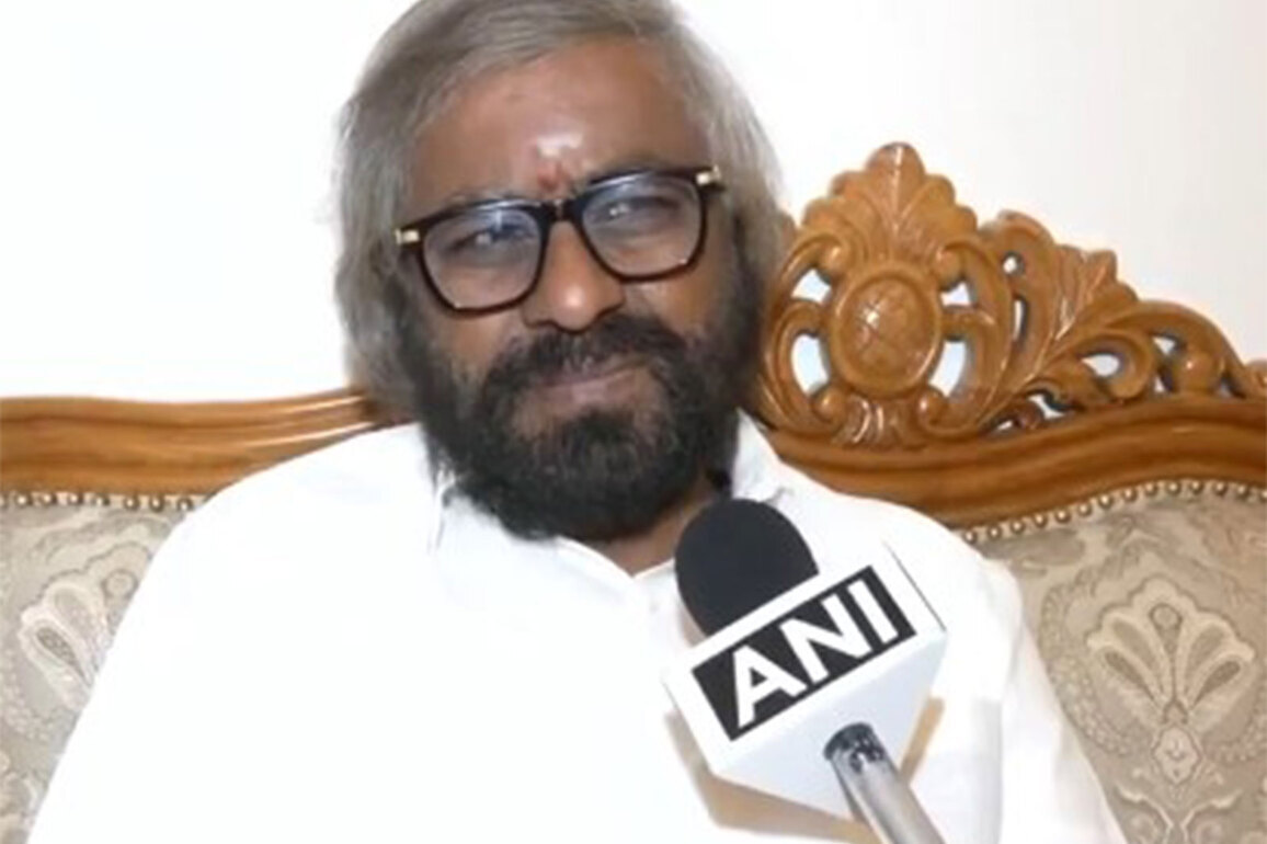 Former minister Eshwar Khandre calls Siddaramaiah 'mass leader', seeks greater Lingayat representation in New Karnataka Cabinet