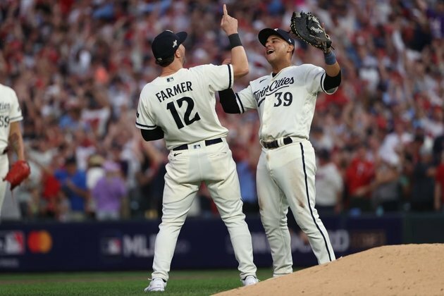 Twins look to win first playoff series since 2002, oust Blue Jays