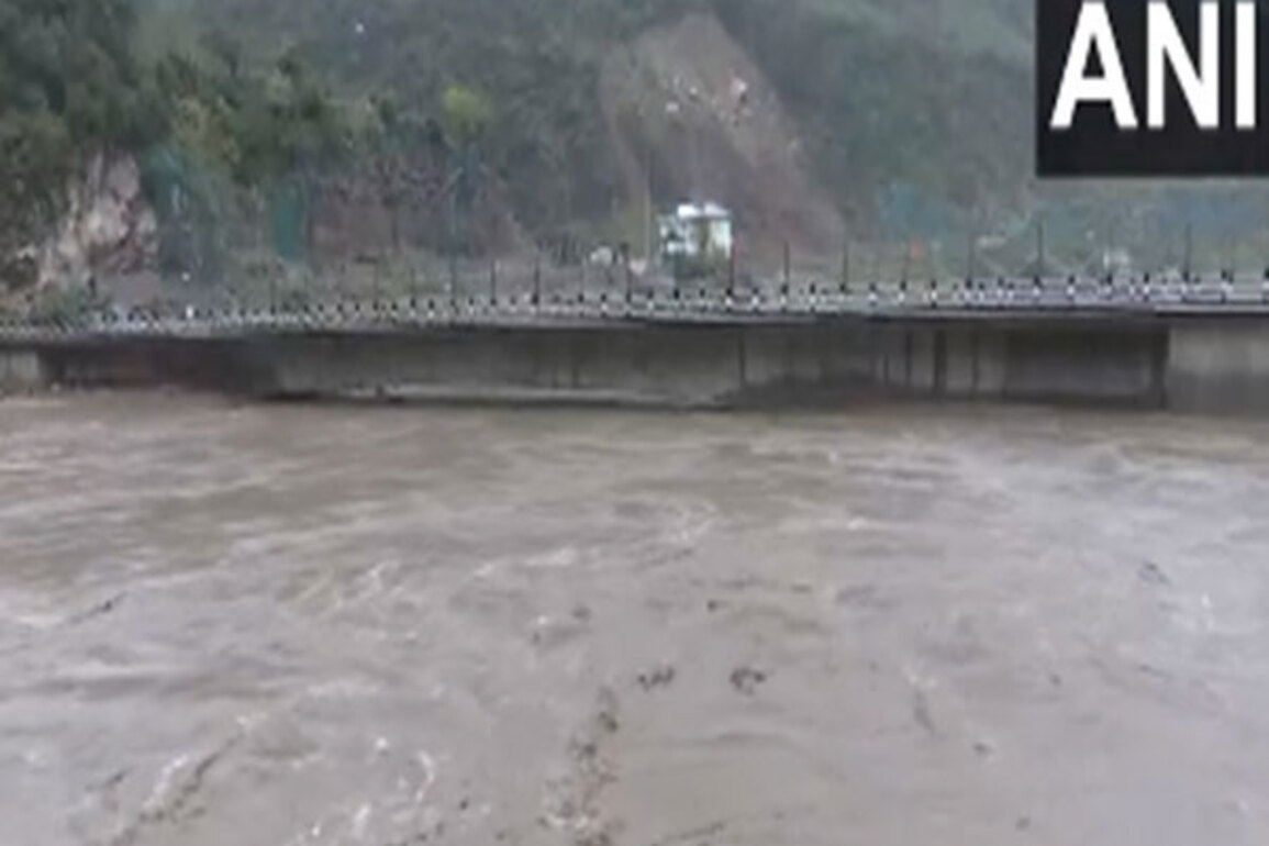 J-K: Water level of Chenab river increases to 899.3 meters