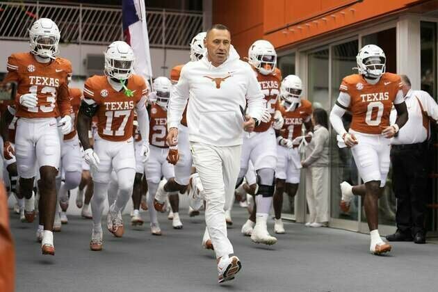 Texas' Steve Sarkisian hushes 'false' coaching rumors: 'Not going anywhere'