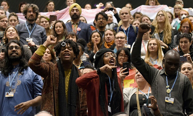 Nations inch towards climate deal at marathon UN summit Nations inch towards climate deal at marathon UN summit