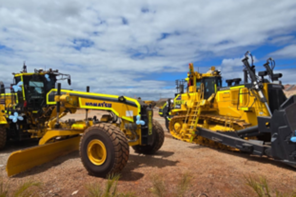 Máquina da Komatsu no complexo Minas-Rio Anglo American Trator