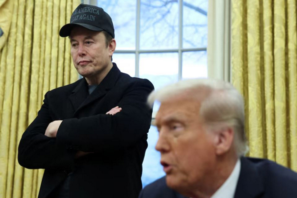 Fake AI video of Donald Trump kissing Elon Musk's feet plays out at US Govt building