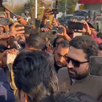 Pakistan: KP CM Afridi, Tehreek-e-Insaf supporters gather outside Adiala Jail amid concerns over Imran Khan's health