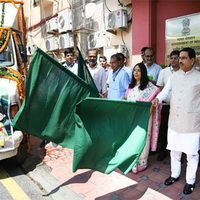 Union Food and Consumer Affairs Minister flags off vans selling subsidised onions at Rs 24 per kg