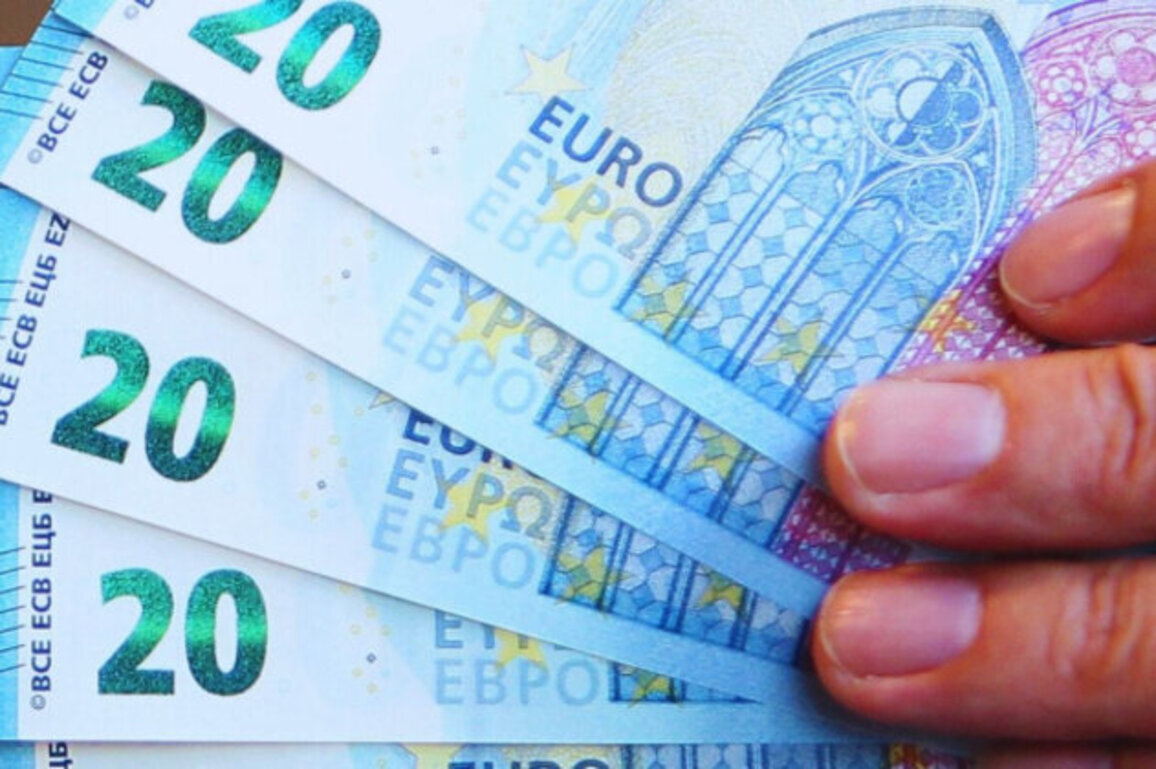 Greece Raises Minimum Wage to 920 Euros