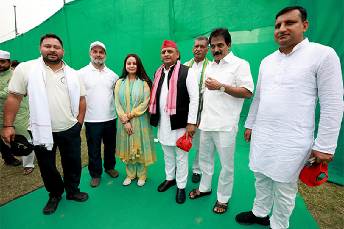Bihar: Akhilesh Yadav joins Rahul Gandhi, Tejashwi Yadav in last leg of 'Voter Adhikar Yatra'