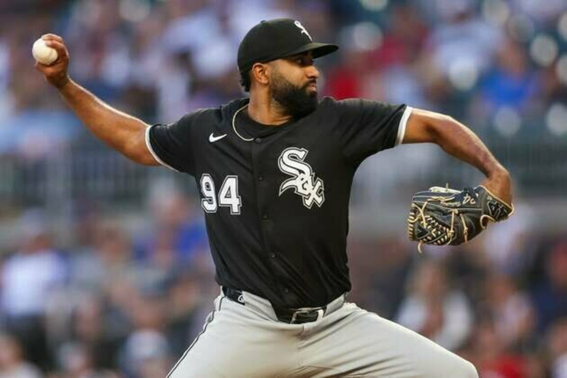 White Sox batter Twins' Taj Bradley early; capture series