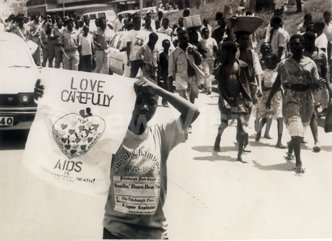 he akayimbira ramactors during an  wareness alk before they staged their famous play diwulira at akivubo tadium on pril 18 1992
