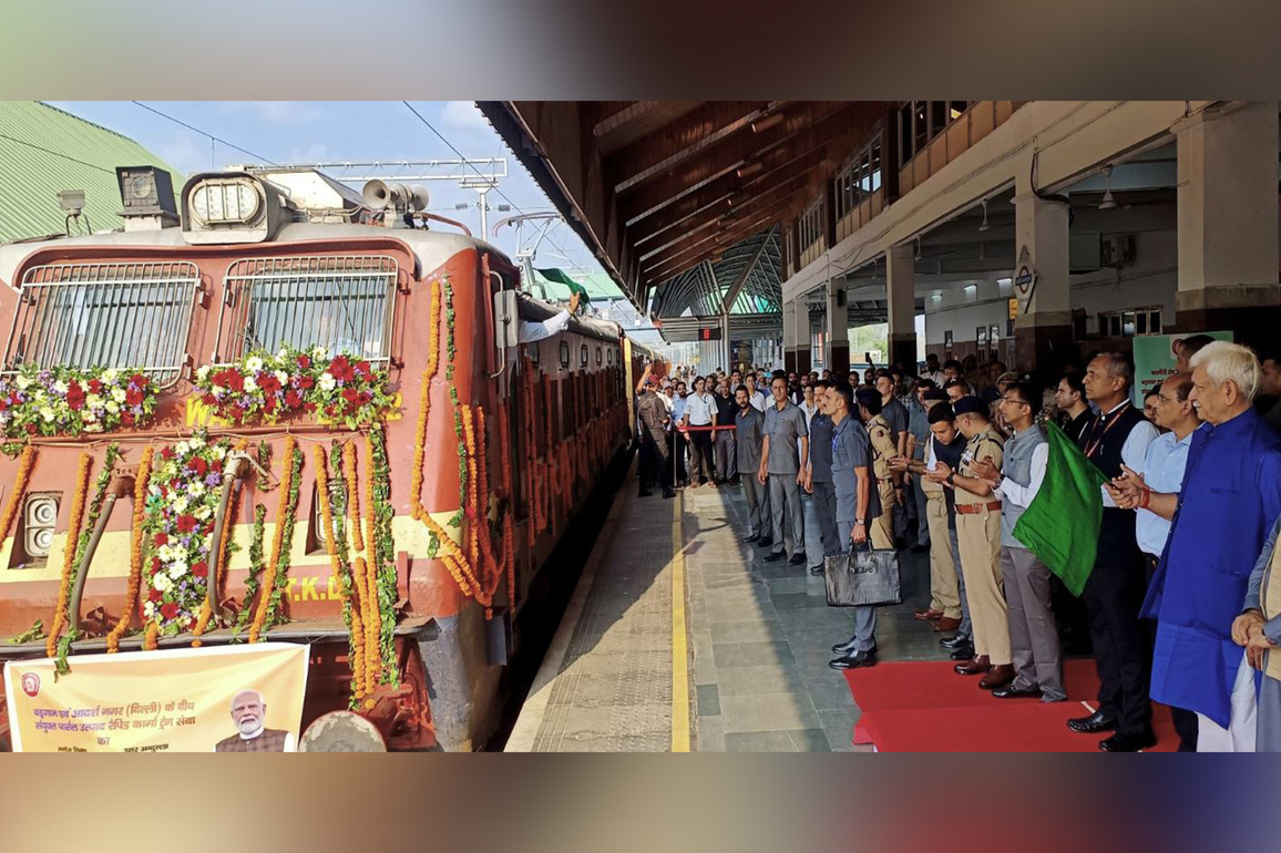 Lieutenant Governor Manoj Sinha inaugurates parcel train connecting JK's Budgam to Delhi
