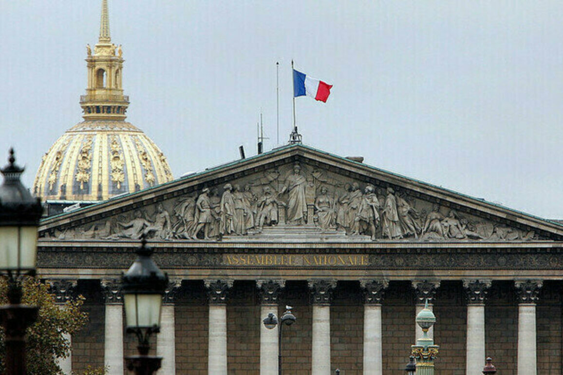 France names new government following budget fiasco