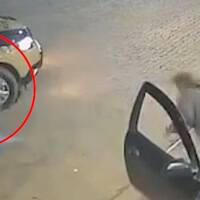 Incredible footage captures moment quick-thinking woman escapes from kidnapper