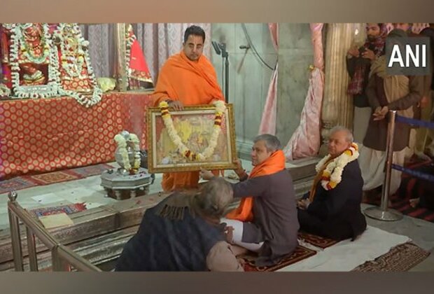 Union Minister Ashwini Vaishnaw offers prayers at Japipur's Govind Dev Ji temple