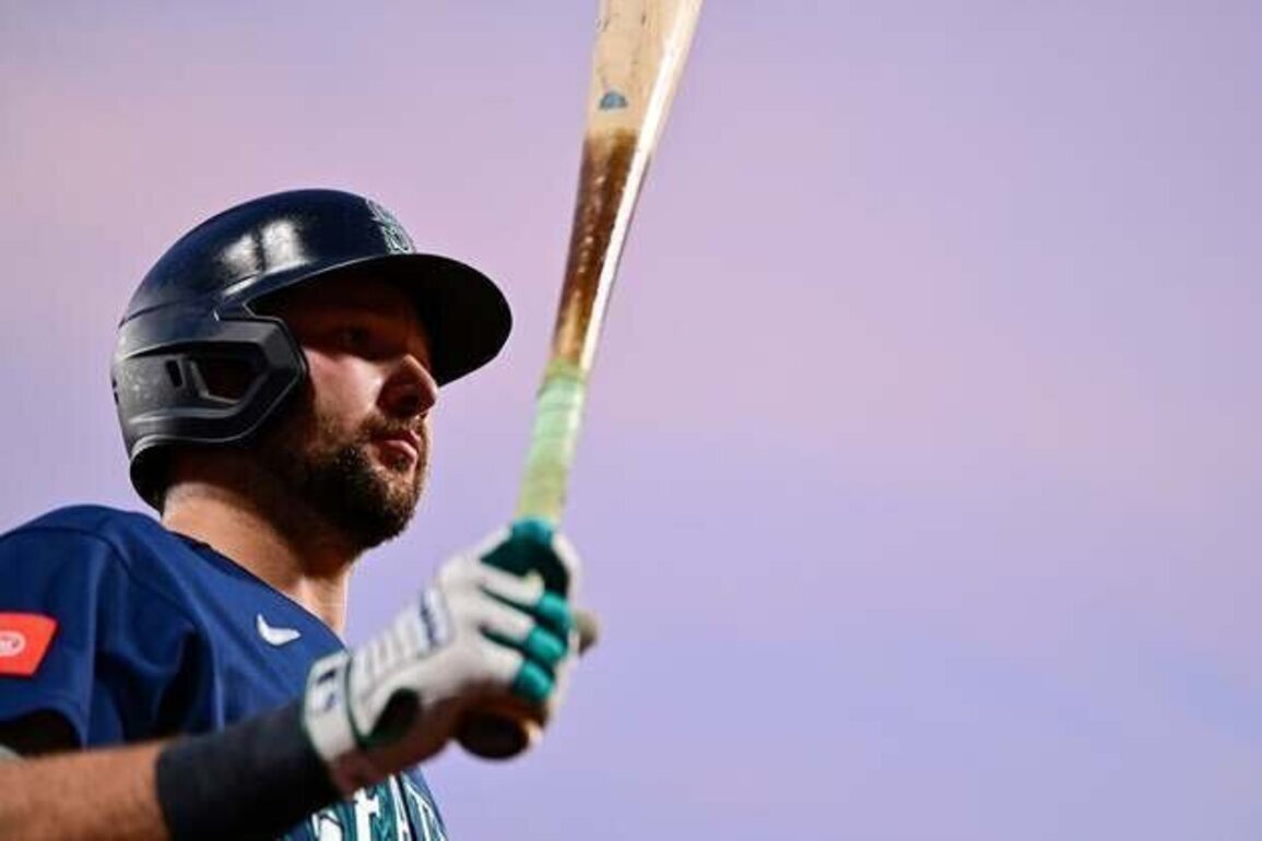 Cal Raleigh's status uncertain when Mariners host Braves