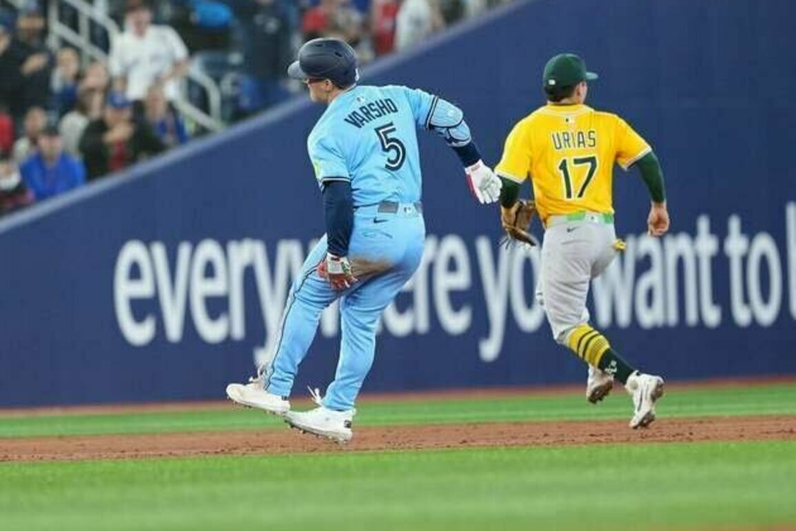 Blue Jays OF Daulton Varsho (hamstring) exits vs. Athletics