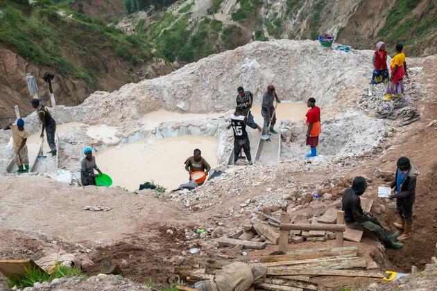 (Hello Africa) Mist and metal -- coltan grab in eastern DR Congo