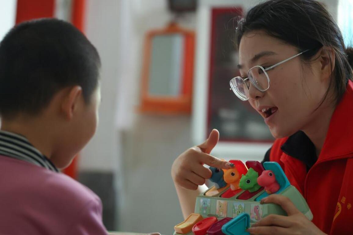 Social workers bring sunshine to lives of vulnerable children